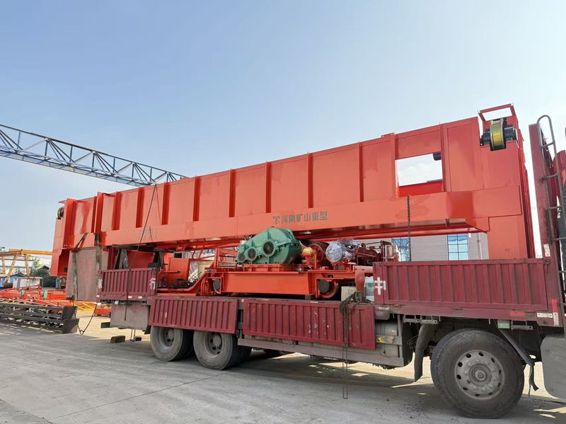 通用橋式起重機 QD20/5-12.5m 制作完成  裝車發出